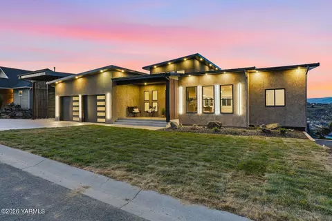 1107 Heritage Hills Ln, Selah, WA 98942