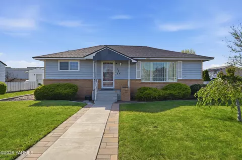128 N Wehe Ave, Pasco, WA 99301