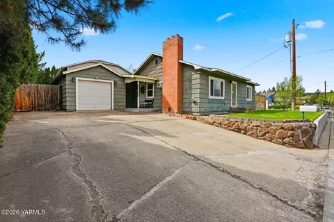 12 S 56th Ave, Yakima, WA 98908