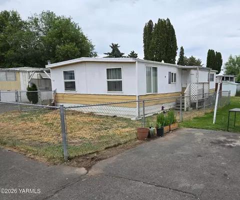 4803 Ahtanum Rd #33, Yakima, WA 98903