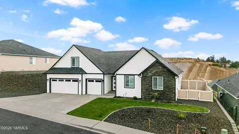 309 N 91st Ave, Yakima, WA 98908
