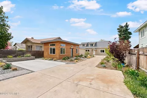 912 S 4th Ave, Yakima, WA 98902