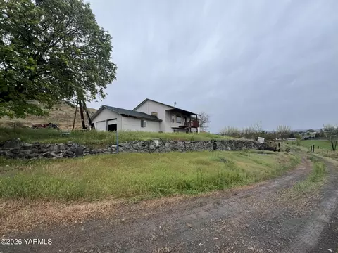 293 Freedom Ln, Selah, WA 98942