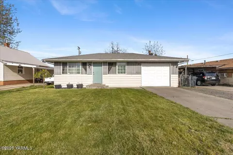807 S Ahtanum Ave, Wapato, WA 98951