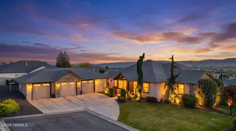 213 N 93rd Ave, Yakima, WA 98908