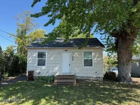 721 N 15th Ave, Yakima, WA 98902