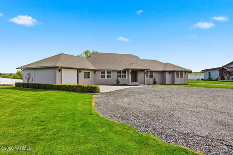 411 Mapleway Rd, Selah, WA 98942
