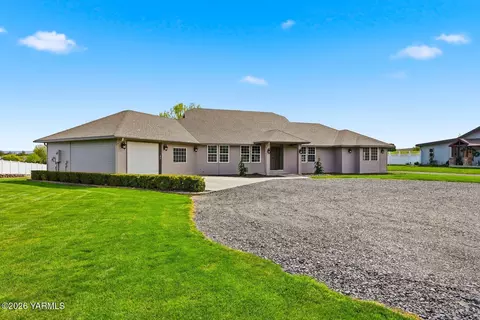 411 Mapleway Rd, Selah, WA 98942
