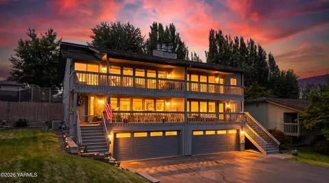 21 Burning Tree Dr, Yakima, WA 98902