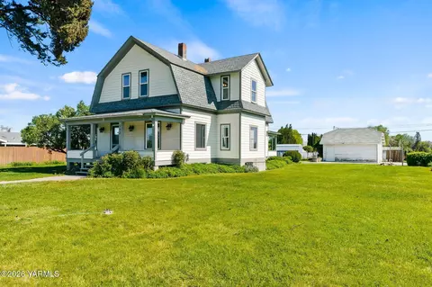602 W Blvd N, Granger, WA 98932