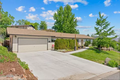 4503 Surrey Ln, Yakima, WA 98908