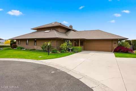 101 N 48th Ave #11, Yakima, WA 98908