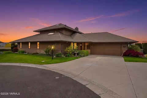 101 N 48th Ave #11, Yakima, WA 98908