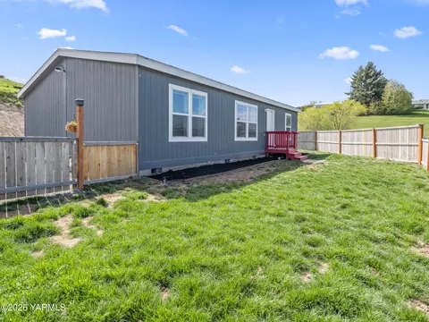 334 Lynwood Ln, Selah, WA 98942