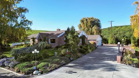 1350 Upland Way, Cowiche, WA 98923