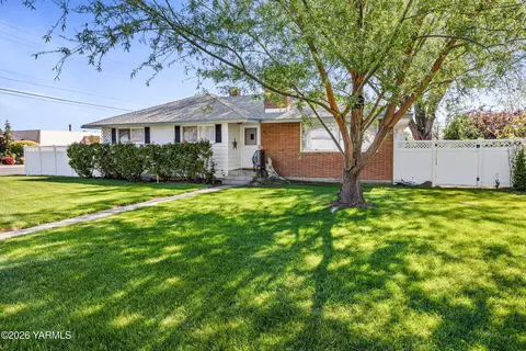 201 S 58th Ave, Yakima, WA 98908