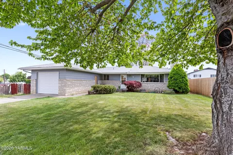 2714 W Prasch Ave, Yakima, WA 98902