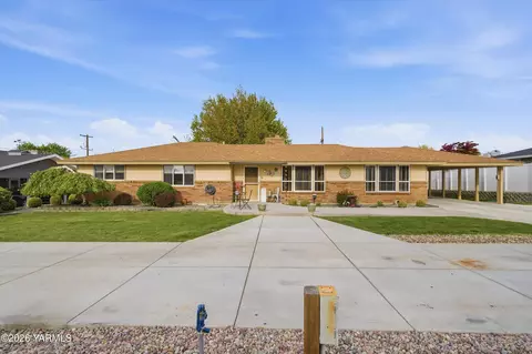 210 S 46th Ave, Yakima, WA 98908