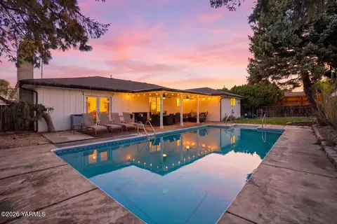 1209 S 37th Ave, Yakima, WA 98902