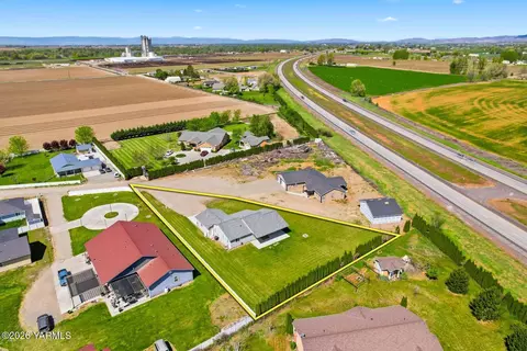 View/Area - 1004 6th Ave, Granger, WA 98932 photo 12 of 12
