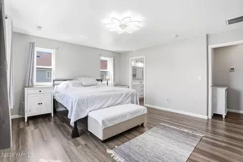 Bedroom - 1004 6th Ave, Granger, WA 98932 photo 1 of 3