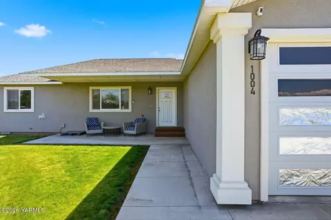 Other - 1004 6th Ave, Granger, WA 98932 photo 2 of 12