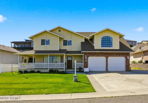 1204 W Yakima Ave, Selah, WA 98942