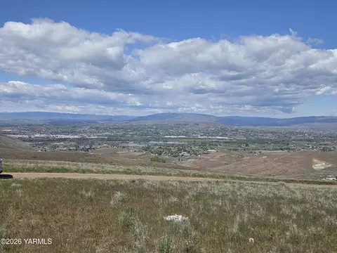 Nka Koch Rd, Yakima, WA 98901