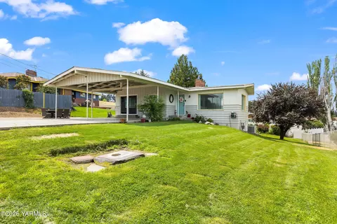 714 A Columbia Ave, Sunnyside, WA 98944