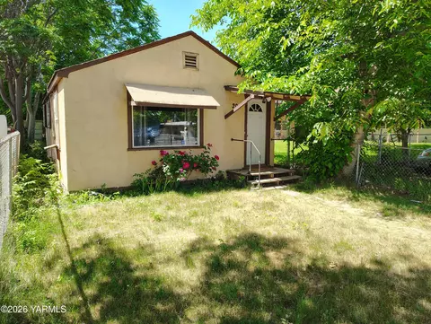 204 Avenue F Ave, Grandview, WA 98930