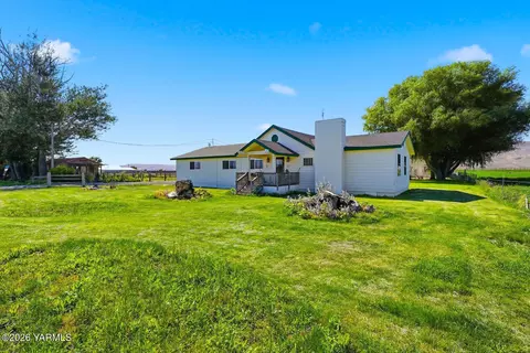 10555 Ashue Rd, Toppenish, WA 98948