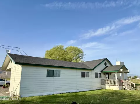 10555 Ashue Rd, Toppenish, WA 98948