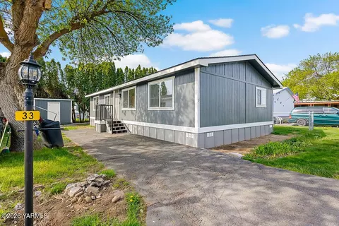 510 Hall Rd #33, Yakima, WA 98908