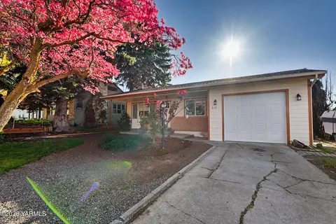 312 N 27th Ave, Yakima, WA 98902