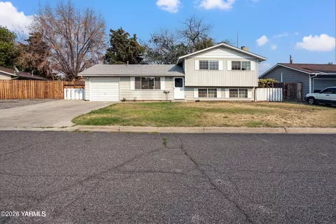 1203 S 29th Ave, Yakima, WA 98902