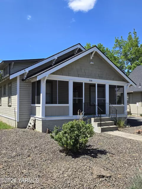 308 N Wenas Rd, Selah, WA 98942