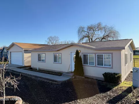 3701 Gun Club Rd #152, Yakima, WA 98901