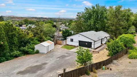10 Cedar Hill Dr, Yakima, WA 98908