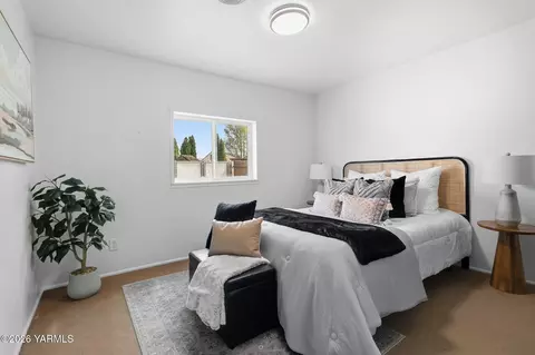 Bedroom - 211 E Naches Ave, Moxee, WA 98936 photo 1 of 2