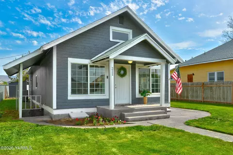 Exterior - 211 E Naches Ave, Moxee, WA 98936 photo 4 of 4