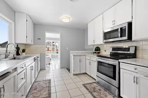 Kitchen - 211 E Naches Ave, Moxee, WA 98936 photo 2 of 3