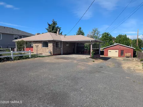 904 S 48th Ave, Yakima, WA 98908