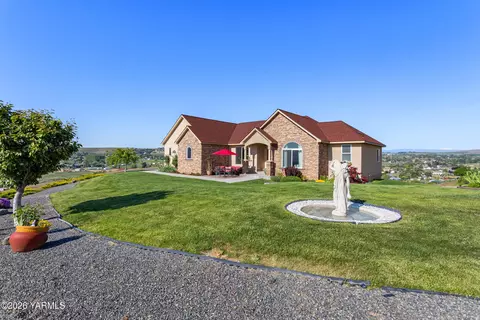 608 Gore Rd, Selah, WA 98942
