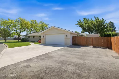 3606 Clinton Way, Yakima, WA 98902