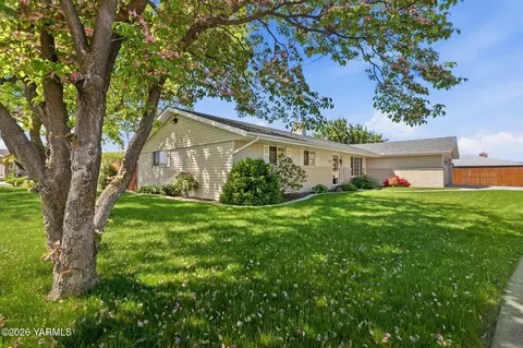 3606 Clinton Way, Yakima, WA 98902