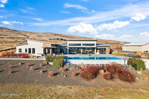 13990 Marble Rd, Yakima, WA 98908