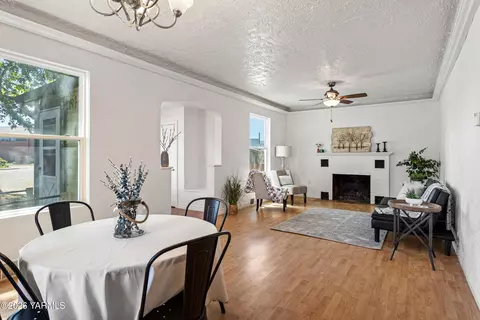 302 N Iler St, Moxee, WA 98936
