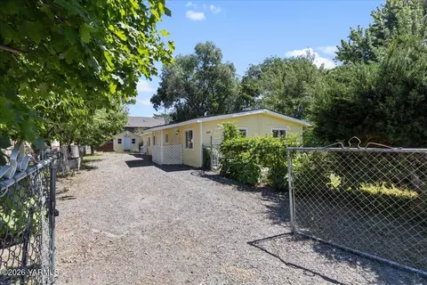 609 S 13th St, Yakima, WA 98901