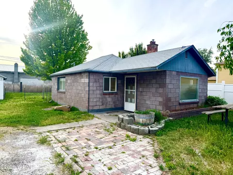 2012 S 2nd Ave, Yakima, WA 98903