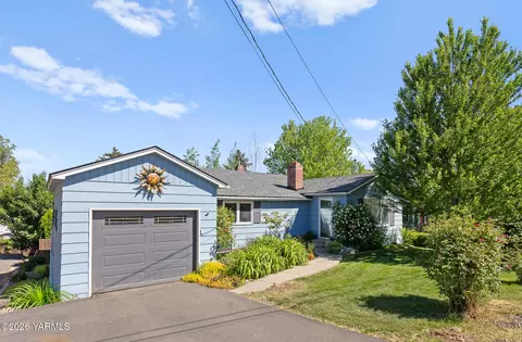 221 N 32nd Ave, Yakima, WA 98902